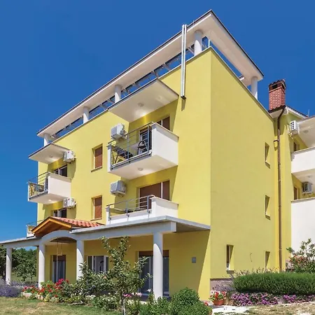 Two-bedroom In Appartement Pomer